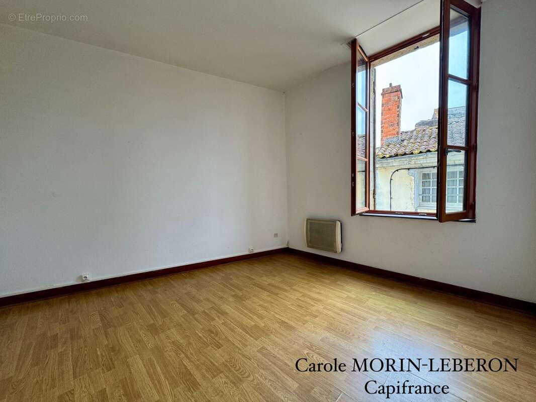 Immeuble en pierres, deux appartements de type 3, deux garages - photo 12