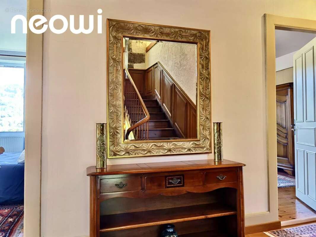 Maison à VIC-SUR-CERE