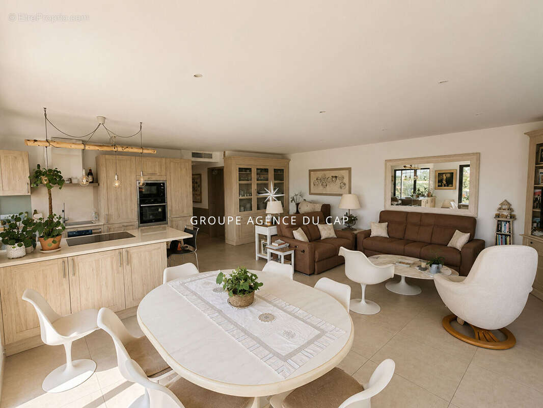 A vendre appartement 4 pieces 3 chambres terrasse apercu mer et vue colline garage et cave 31m² proche centre ville sainte maxim - photo 8