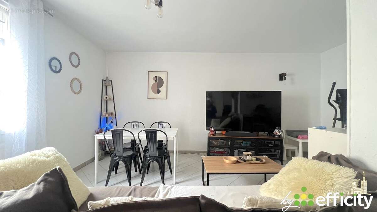 Appartement à MARSEILLE-4E