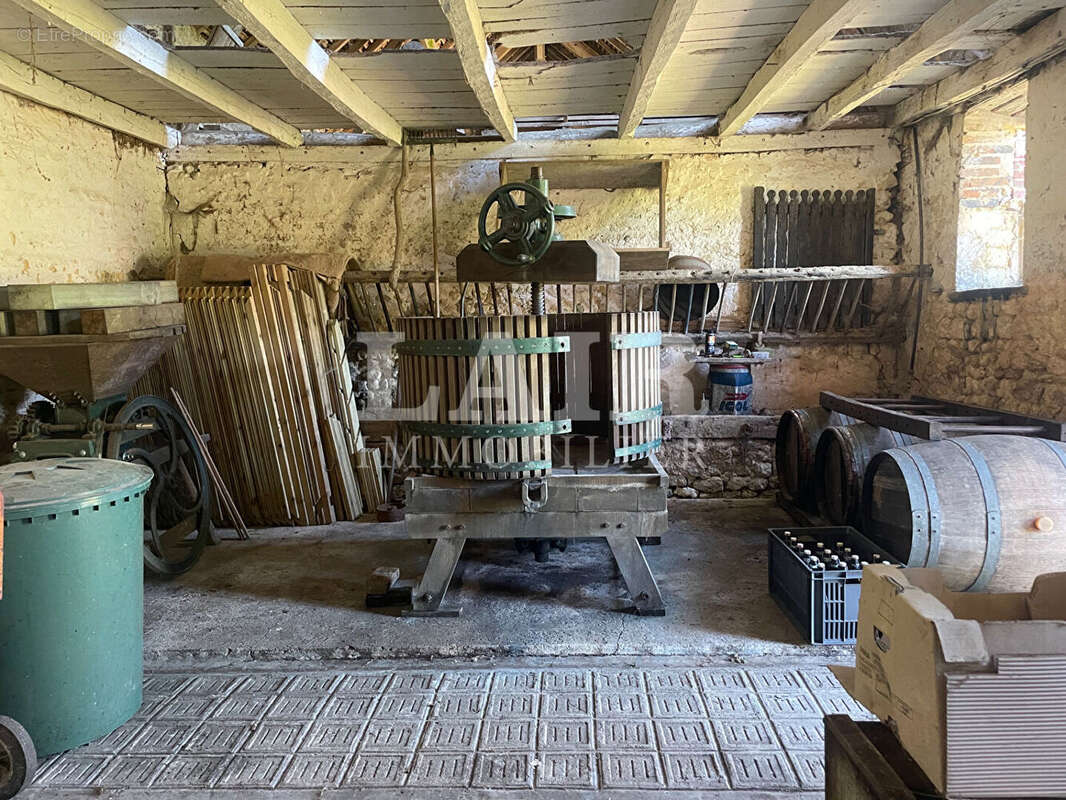Corps de ferme à vendre avec 5.8 hectares, à Montgaudry, réf B15425 - photo 15