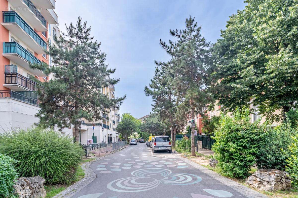 Appartement à VILLENEUVE-LA-GARENNE