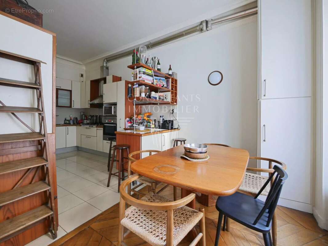 Appartement à PARIS-8E