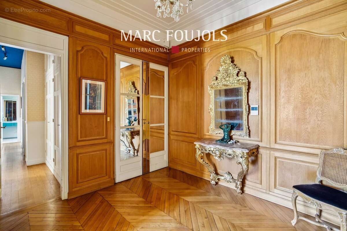Appartement à NEUILLY-SUR-SEINE