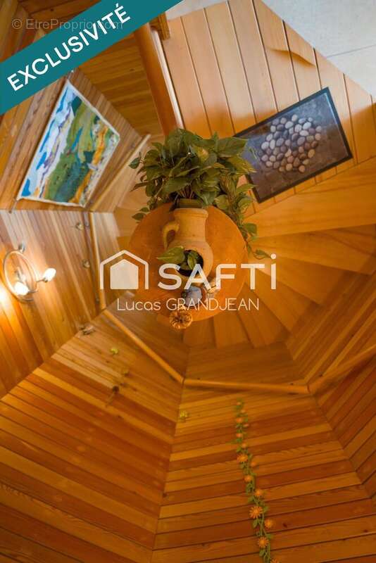 Maison 140 m² à La Chaux-Du-Dombief  - photo 9