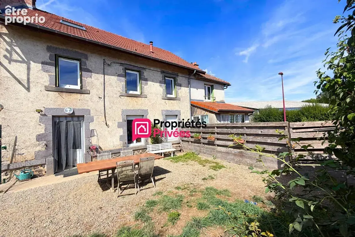 Maison T5  rénovée et Gîte T3 indépendant au coeur de Saint Ours 63230 - photo 2