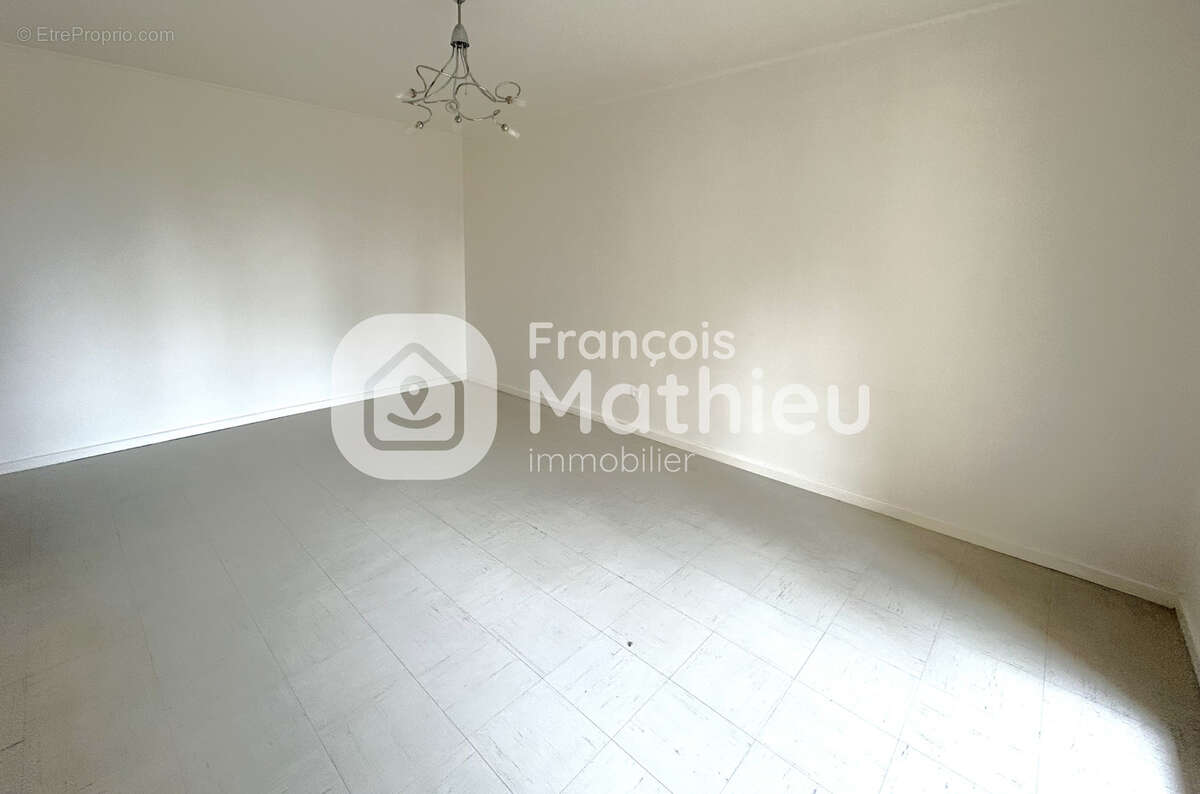 Villars-les-Dombes  - Appartement T2 d'environ 47m2 avec balcon et cave. - photo 3