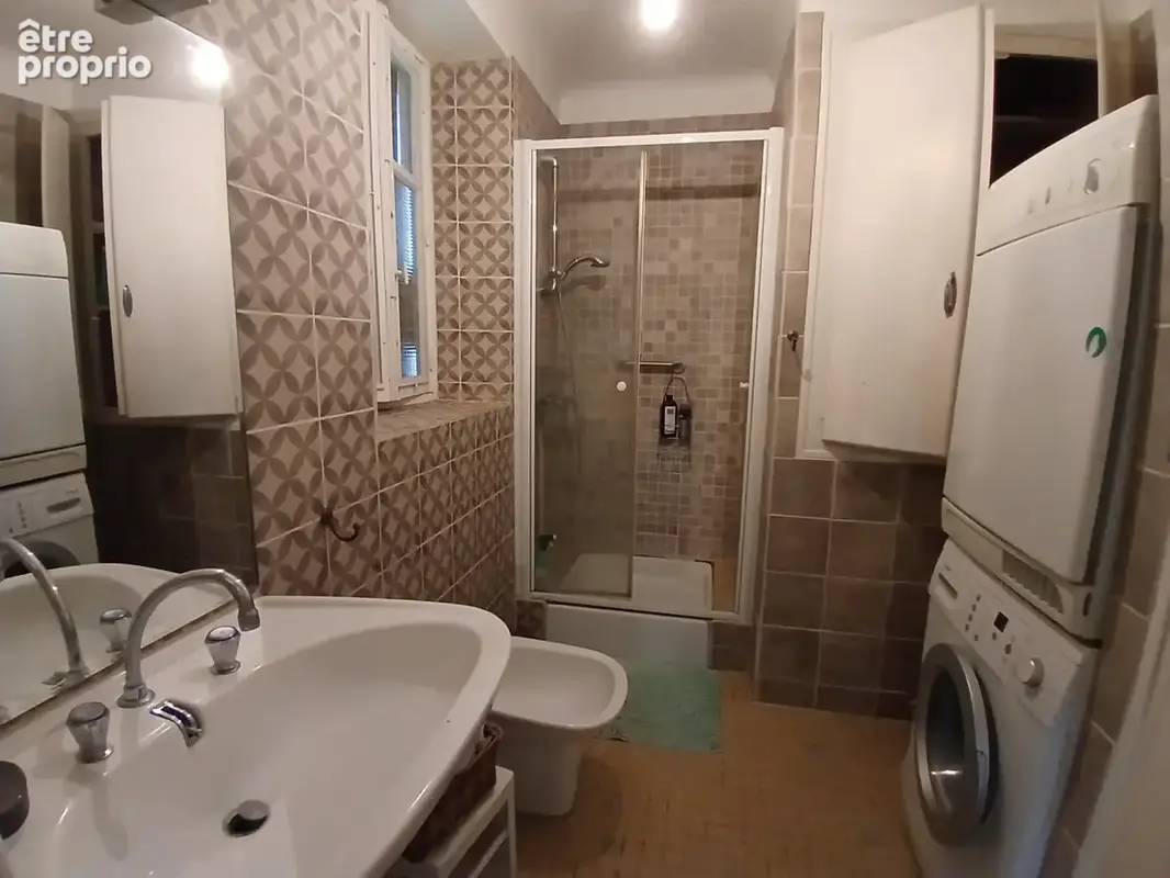 Downstairs shower