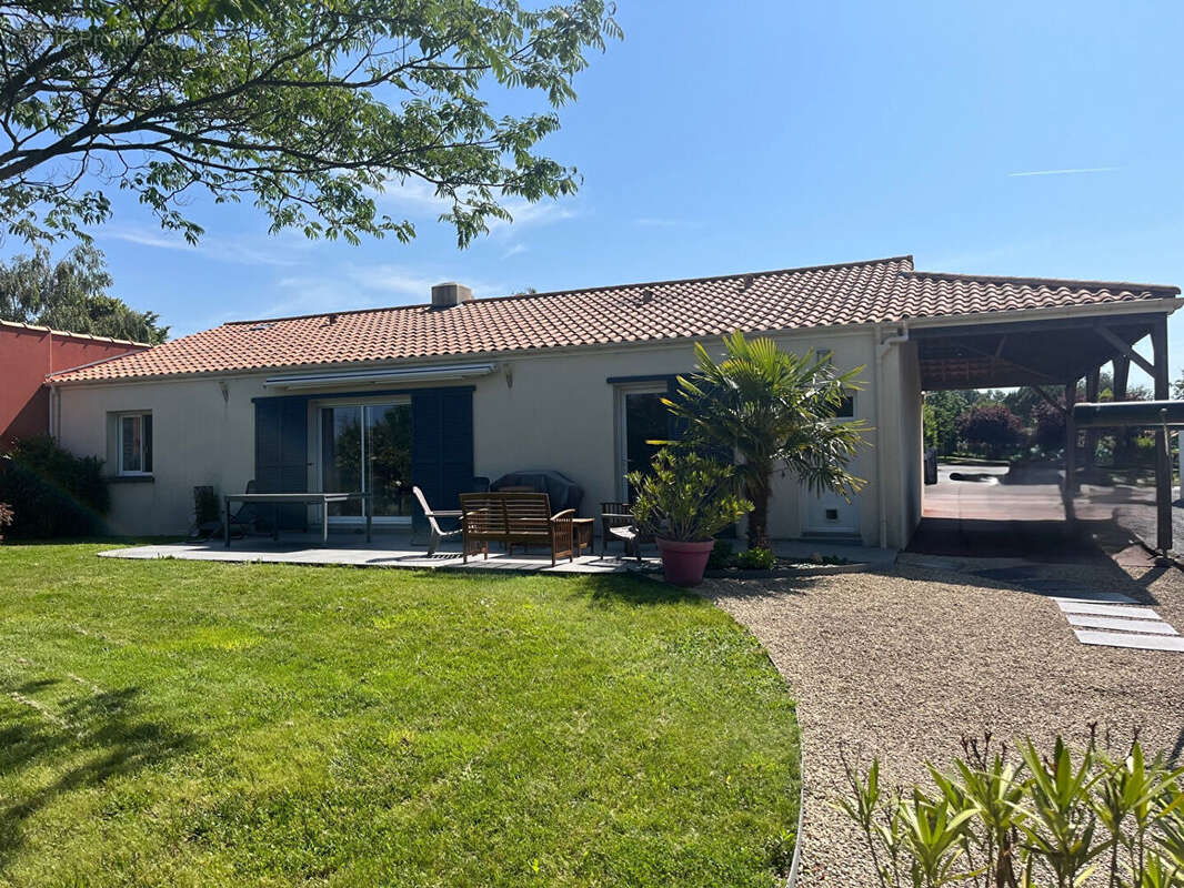 Maison à LA CHAPELLE-BASSE-MER