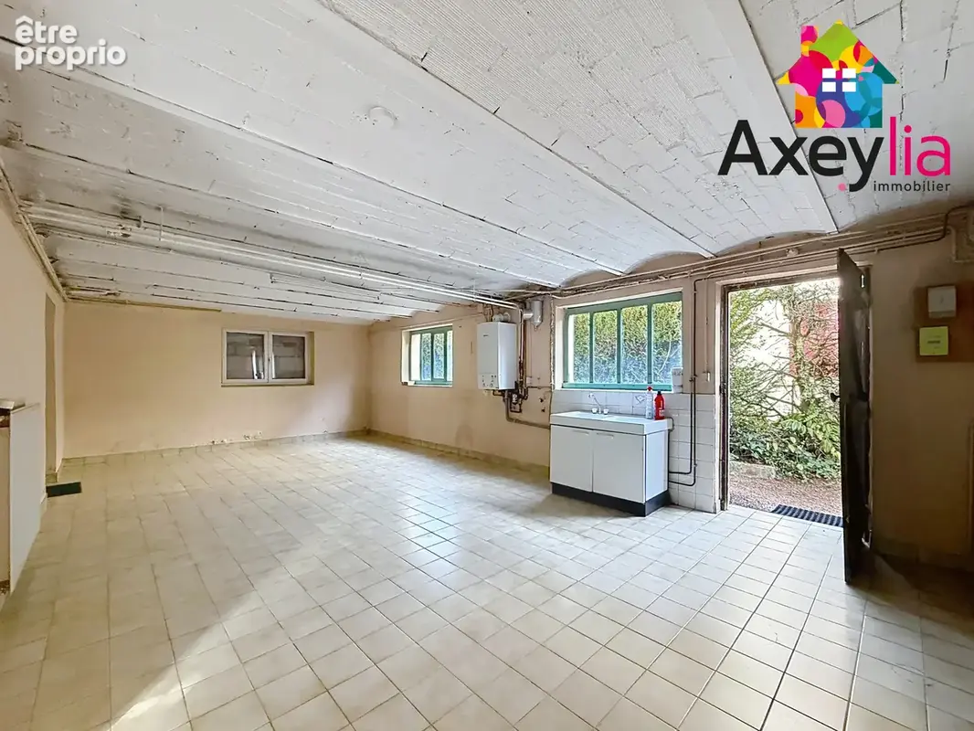 A vendre - riorges - maison élevée sur sous-sol avec deux chambres, garage, terrasse et terrain - photo 12