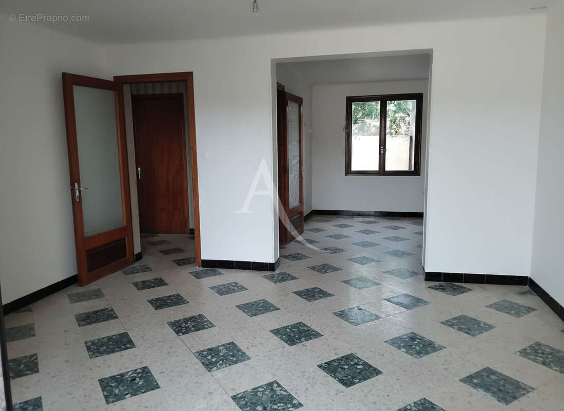 A vendre maison Servies En Val 5 pièce(s) 130 m² plus garage sur 825 m² de terrain - photo 3