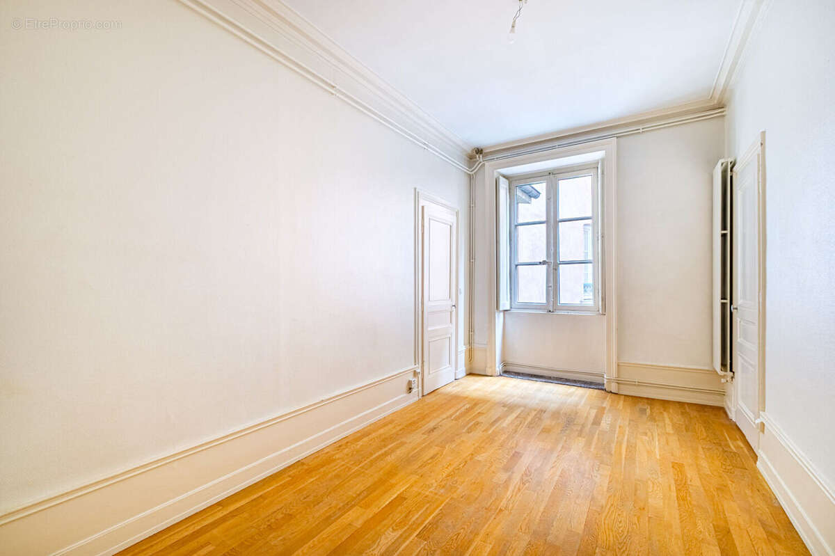 Vente appartement T4 - Ainay - photo 9