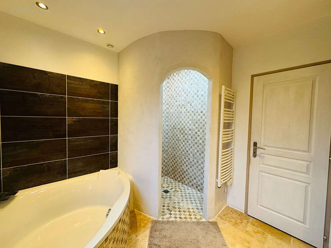 Maison à VAUX-SUR-MER