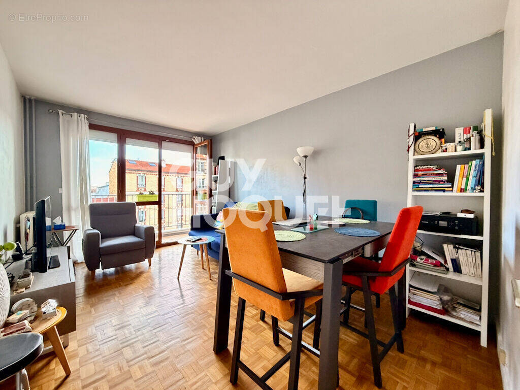 Appartement à COURBEVOIE