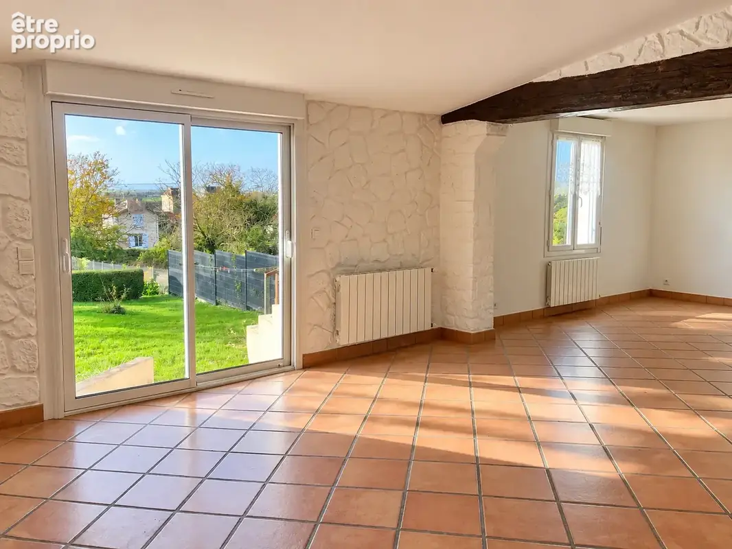 Maison de bourg avec terrain et dependances - photo 5