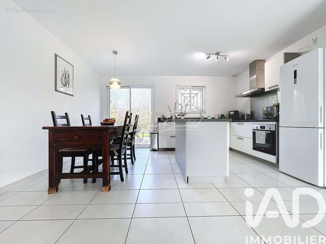 Maison 117 m² à Loupes  - photo 9