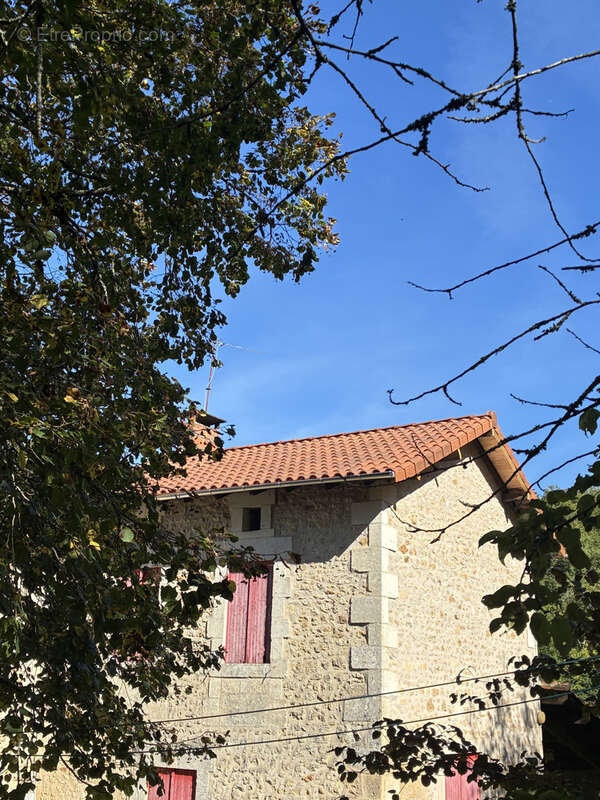 Maison à CHAMPAGNAC-DE-BELAIR