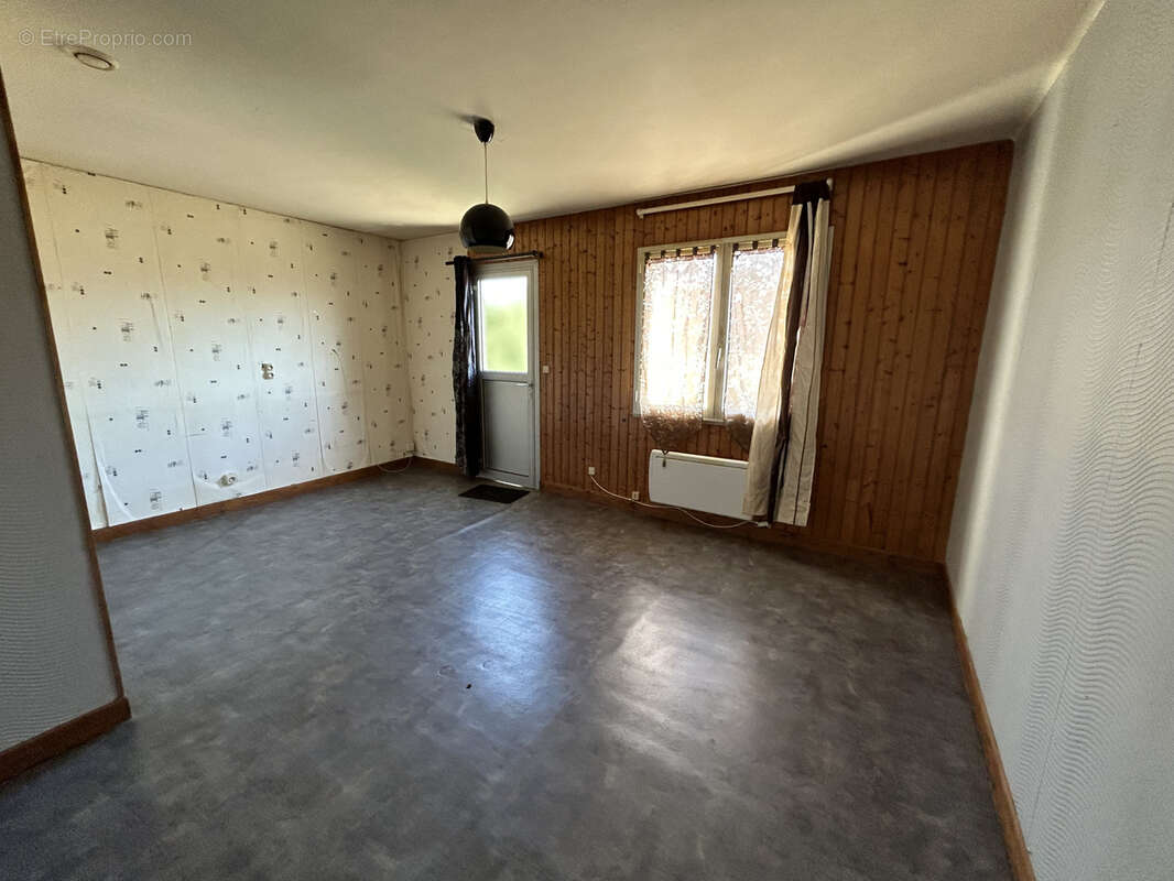 Appartement à MONTAIGNAC-SAINT-HIPPOLYTE