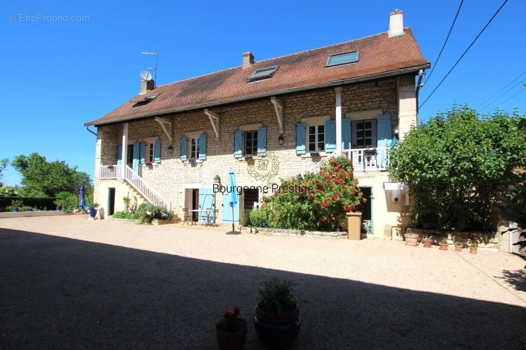 Maison à SAINT-GENGOUX-LE-NATIONAL