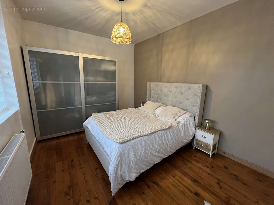 Maison à LE CHAMBON-FEUGEROLLES