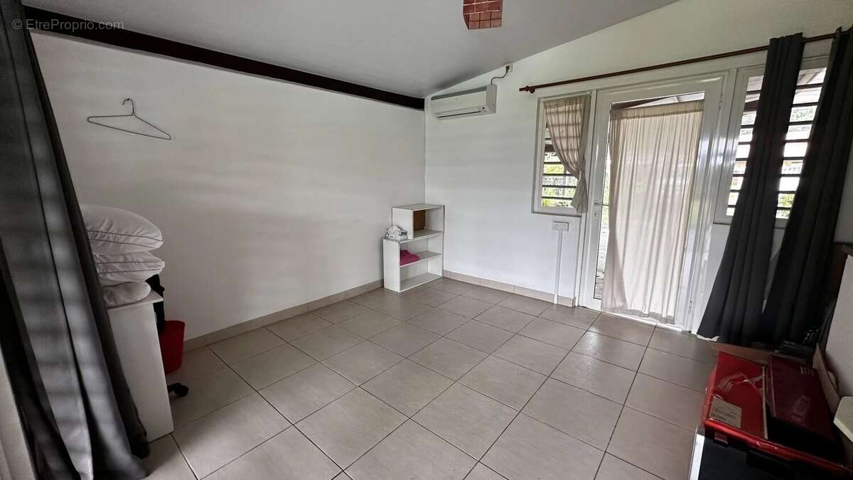 Maison à REMIRE-MONTJOLY