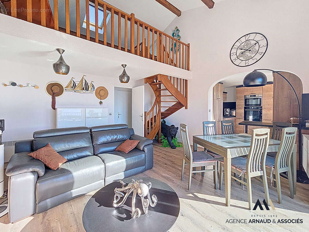 Appartement à SAINT-CYR-SUR-MER
