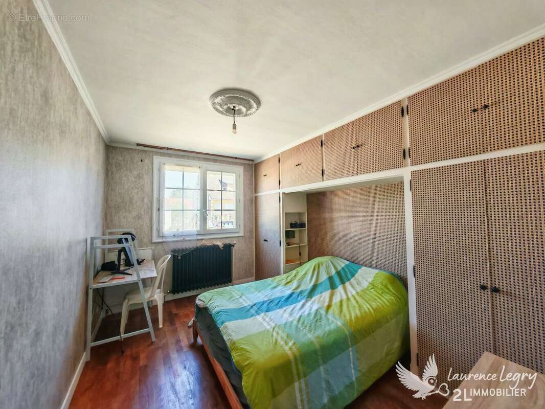 Maison familiale de 157 m² à Parigné-l'Évêque  DPE B - photo 9