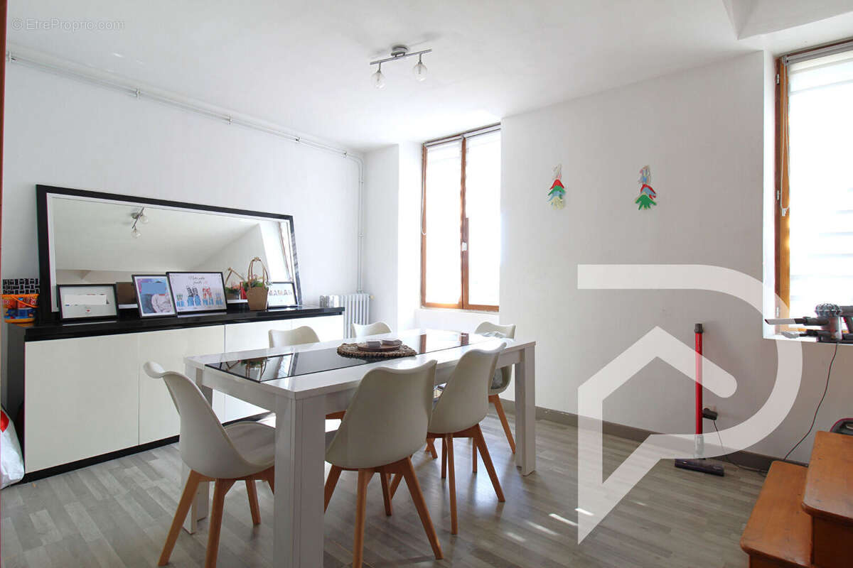 Maison à ESTREES-SAINT-DENIS