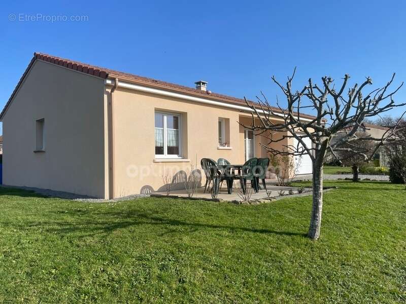 Maison à CHATEAUPONSAC