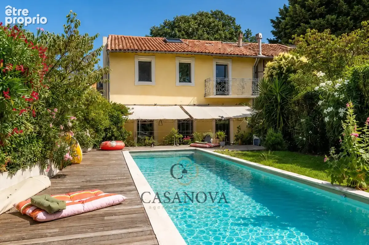 Montpellier  Les Arceaux. Élégante maison de maître rénovée avec piscine, jardin paysager et doubles garages. - photo 11
