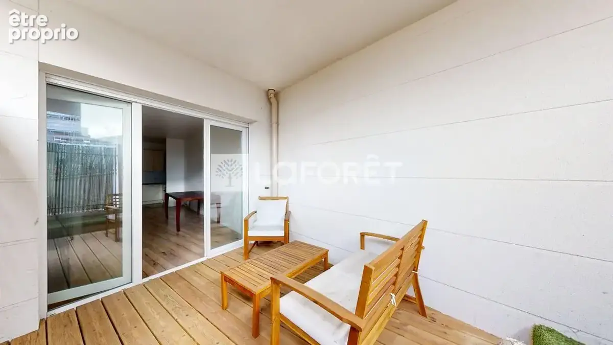 Proche place de la boule - trois pieces - deux terrasses - photo 10