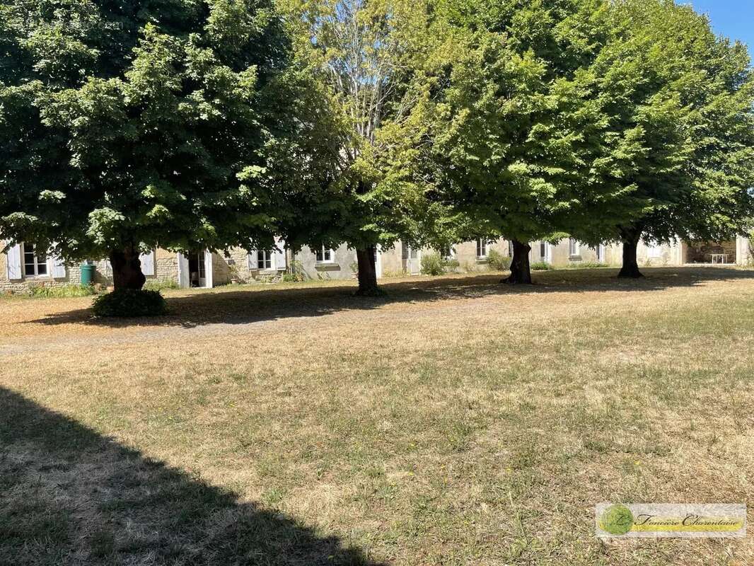 Appartement à AIGRE