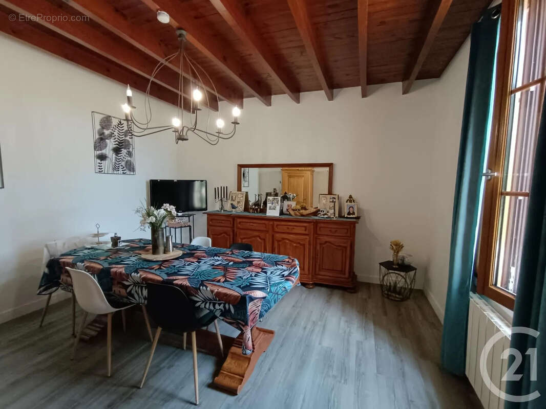 Maison 129 m² à Les Eglisottes-Et-Chalaures  - photo 2