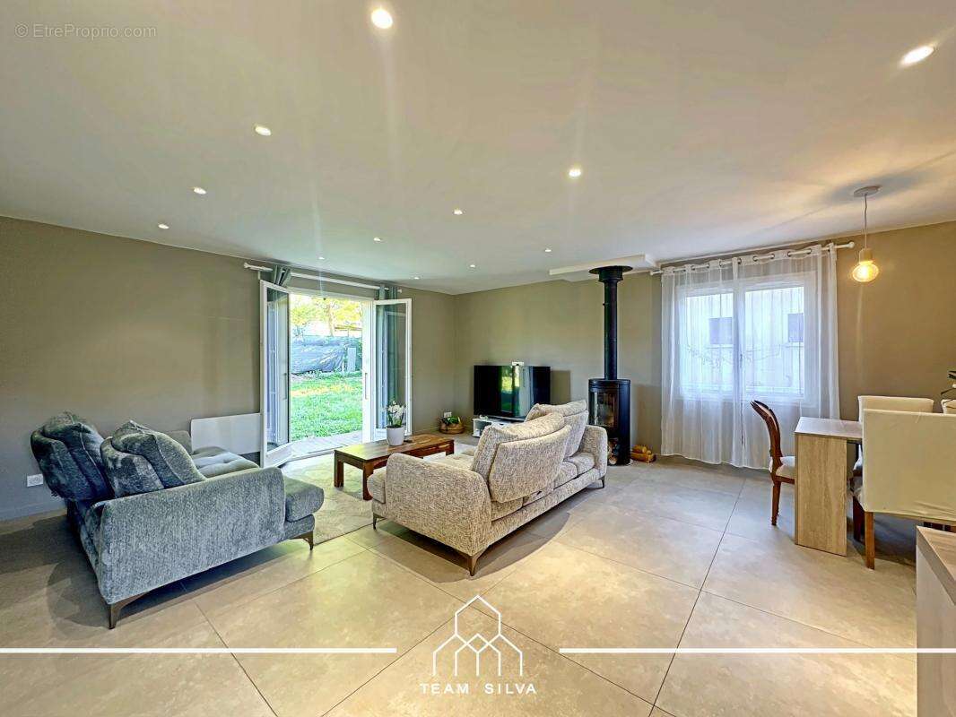 Maison à SAINT-GENIS-LAVAL