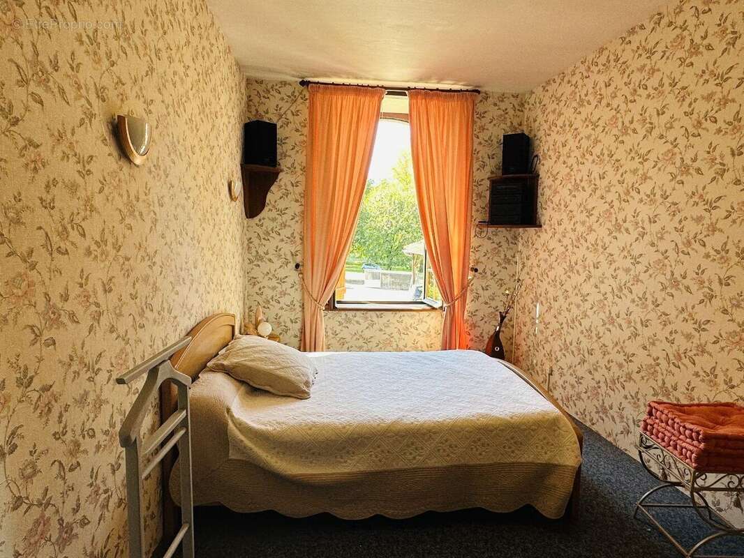 Propriété de 1772 avec dépendances et terres 09200 - photo 12