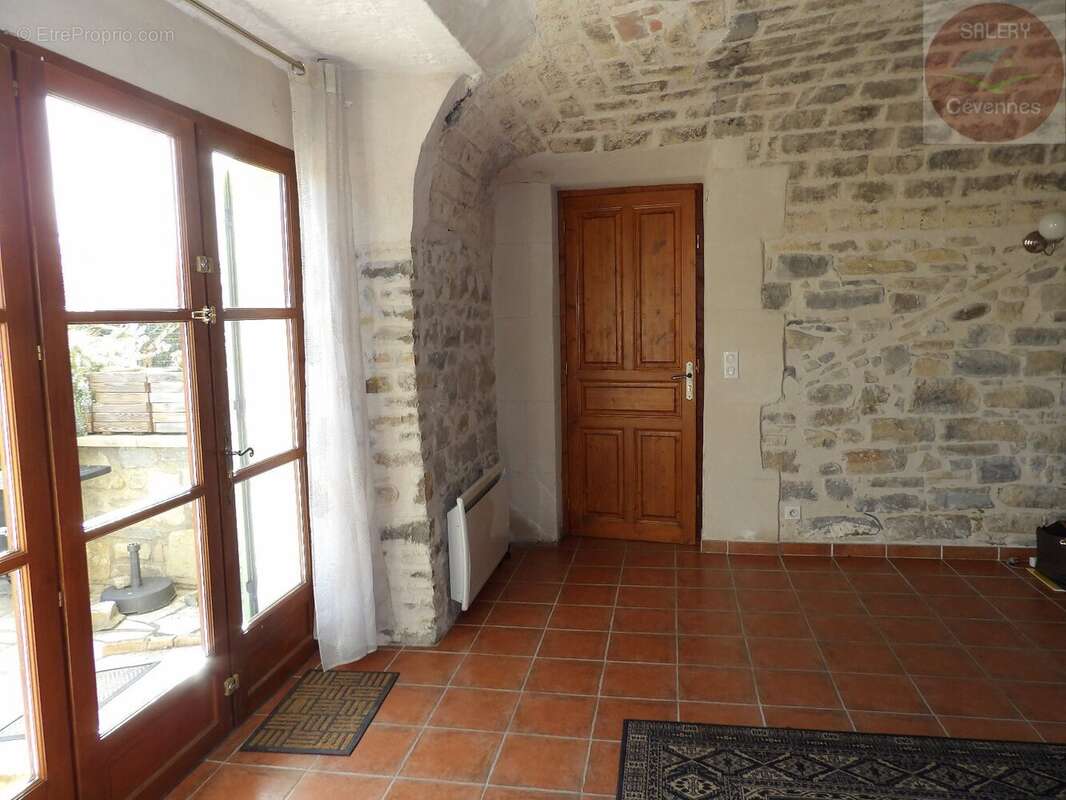 Appartement à CANAULES-ET-ARGENTIERES