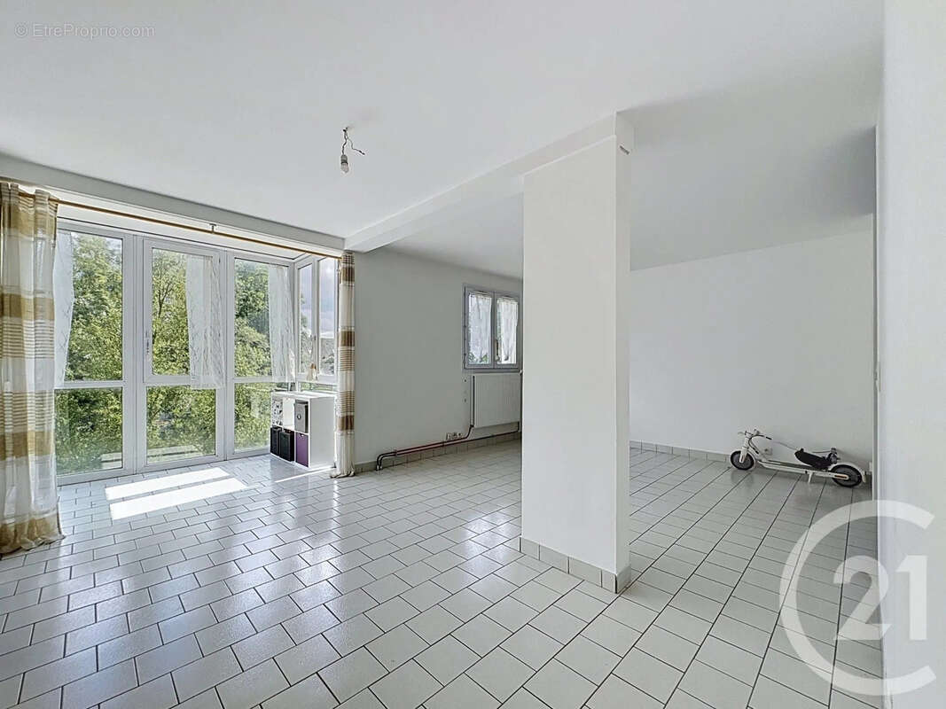 Appartement à MOISSY-CRAMAYEL