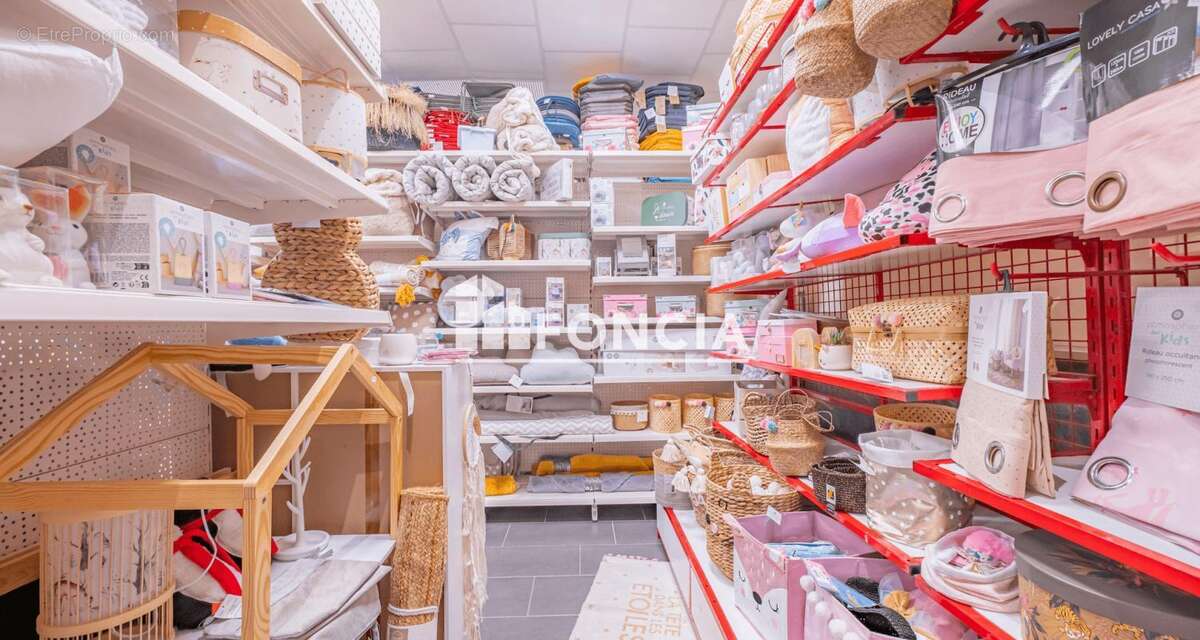 Commerce à SAINT-CLAIR-DU-RHONE