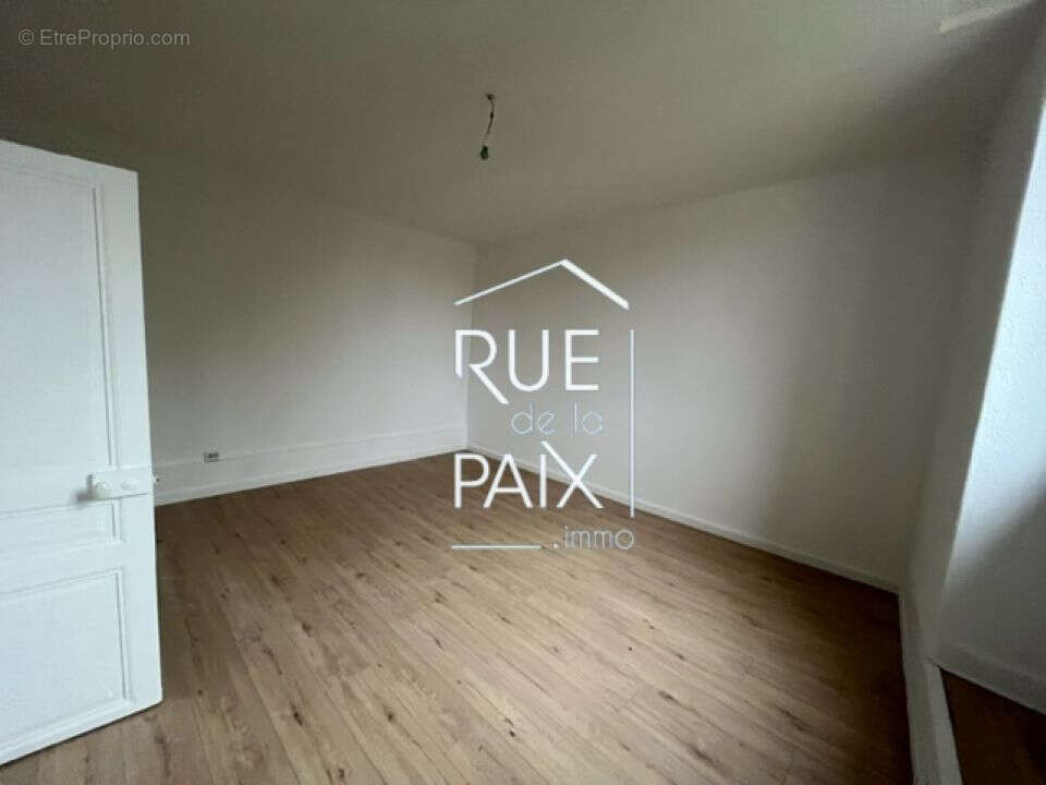 Maison à LENCLOITRE