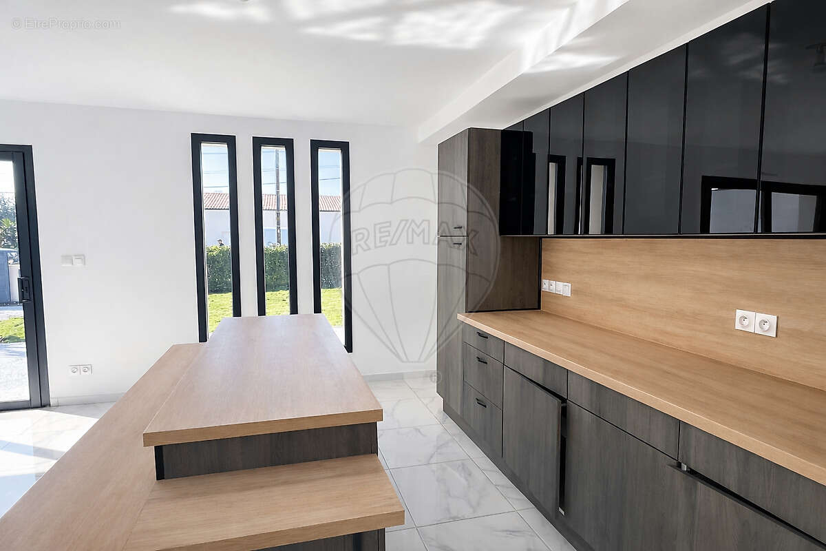 Maison à CHAILLEVETTE