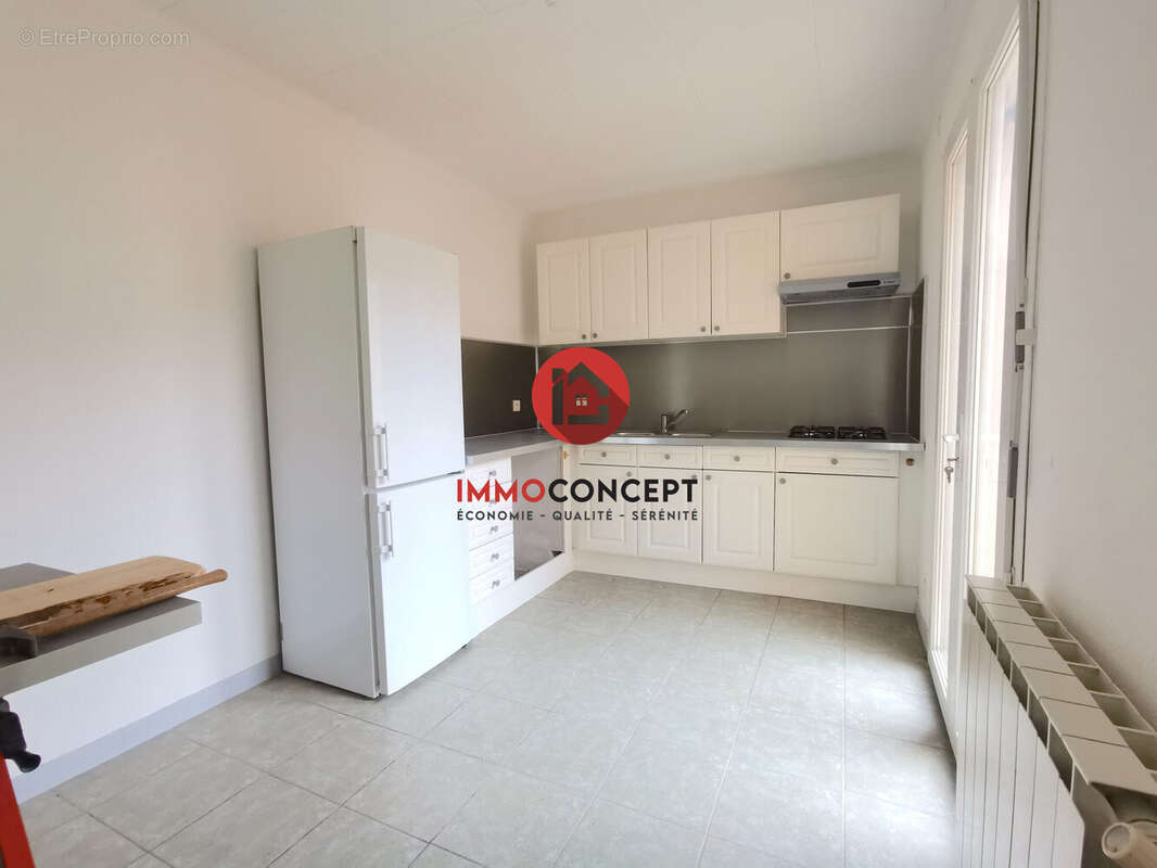 Maison à LAUDUN-L'ARDOISE