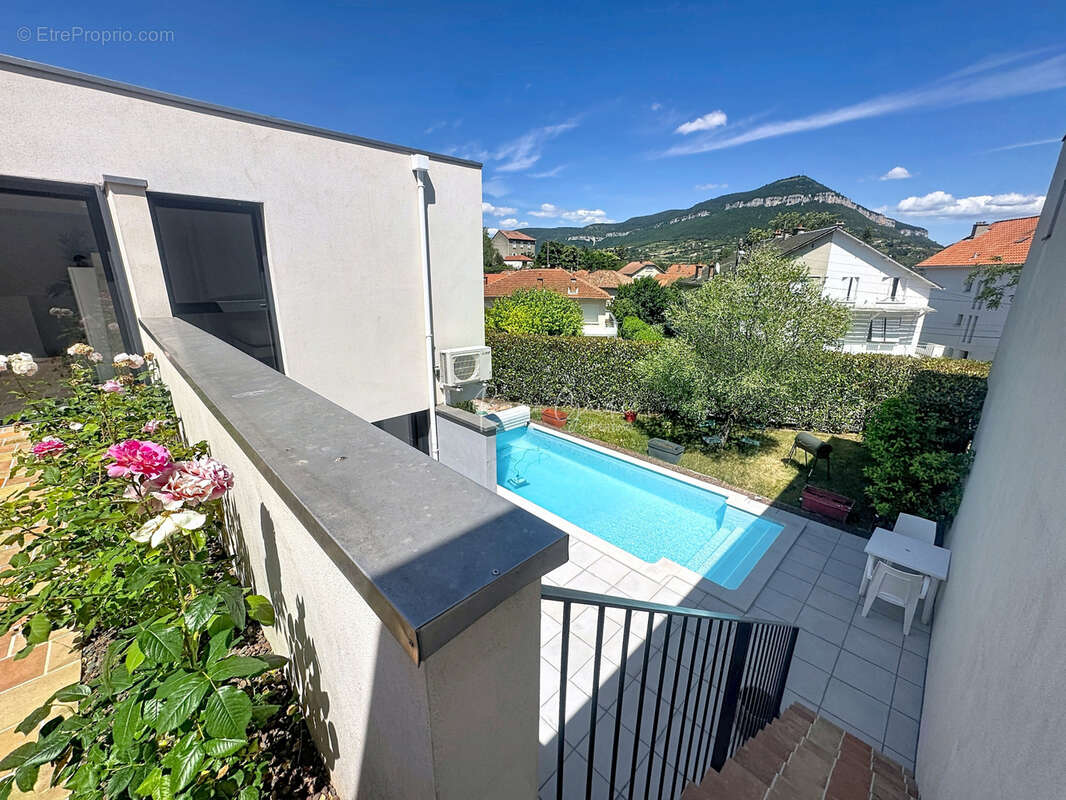 Maison f4 99 m2 centre ville avec garage et piscine - photo 3