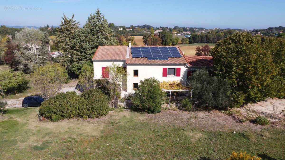 Maison à SAINT-HILAIRE-DE-BRETHMAS