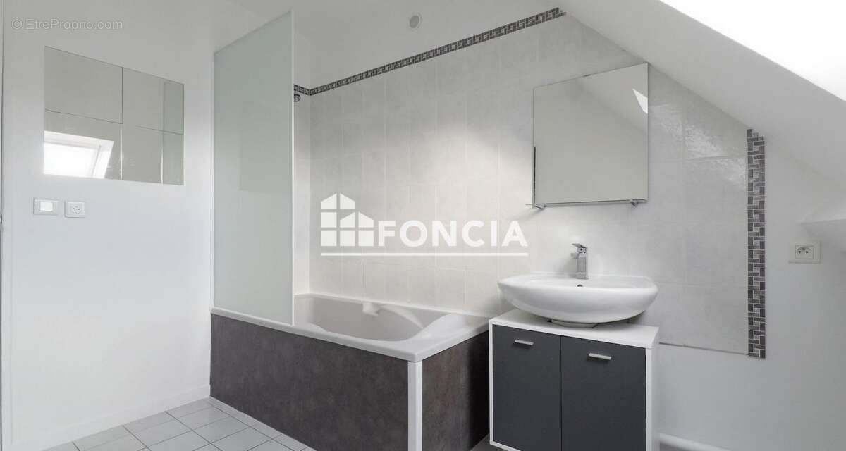 Appartement à VERT-SAINT-DENIS