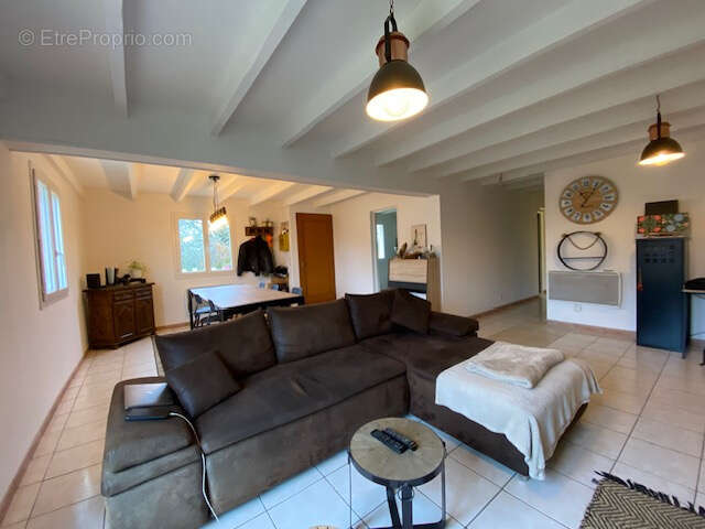 Maison à CHENAC-SAINT-SEURIN-D'UZET