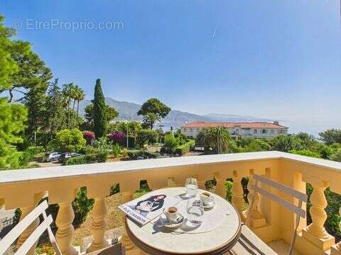 Appartement à ROQUEBRUNE-CAP-MARTIN