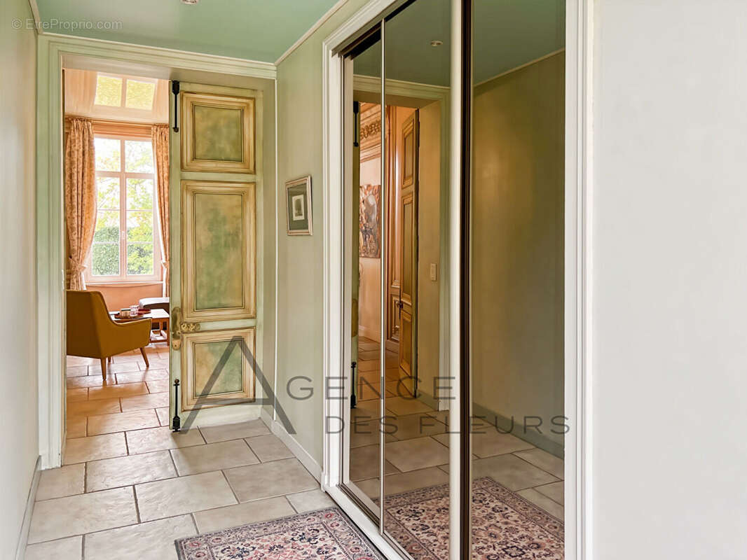 Appartement à PARIS-1E