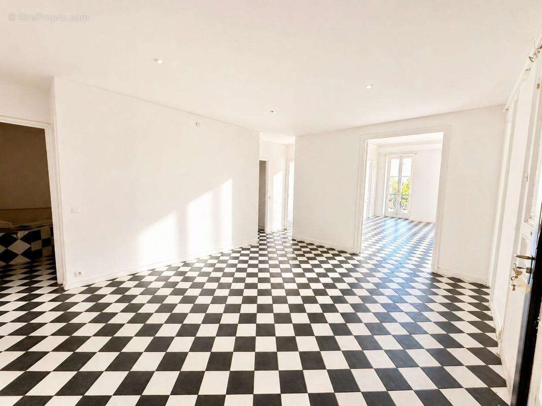 Appartement à MARSEILLE-1E