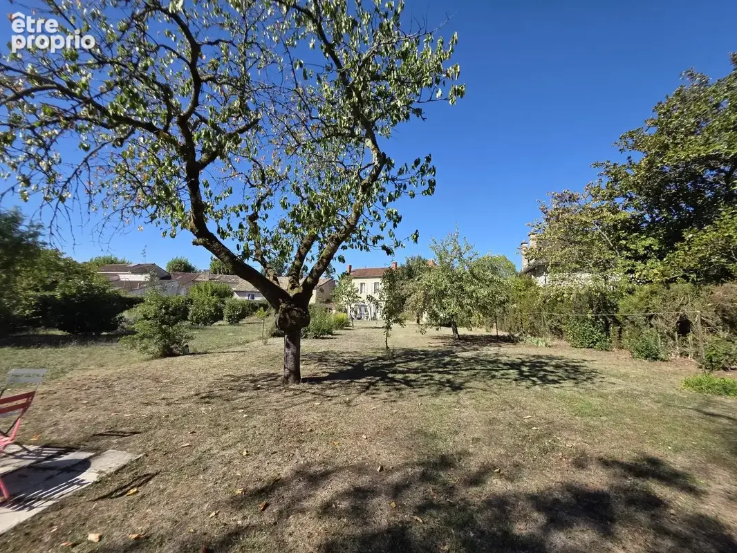 Maison de Charme dans une ville animée - photo 15