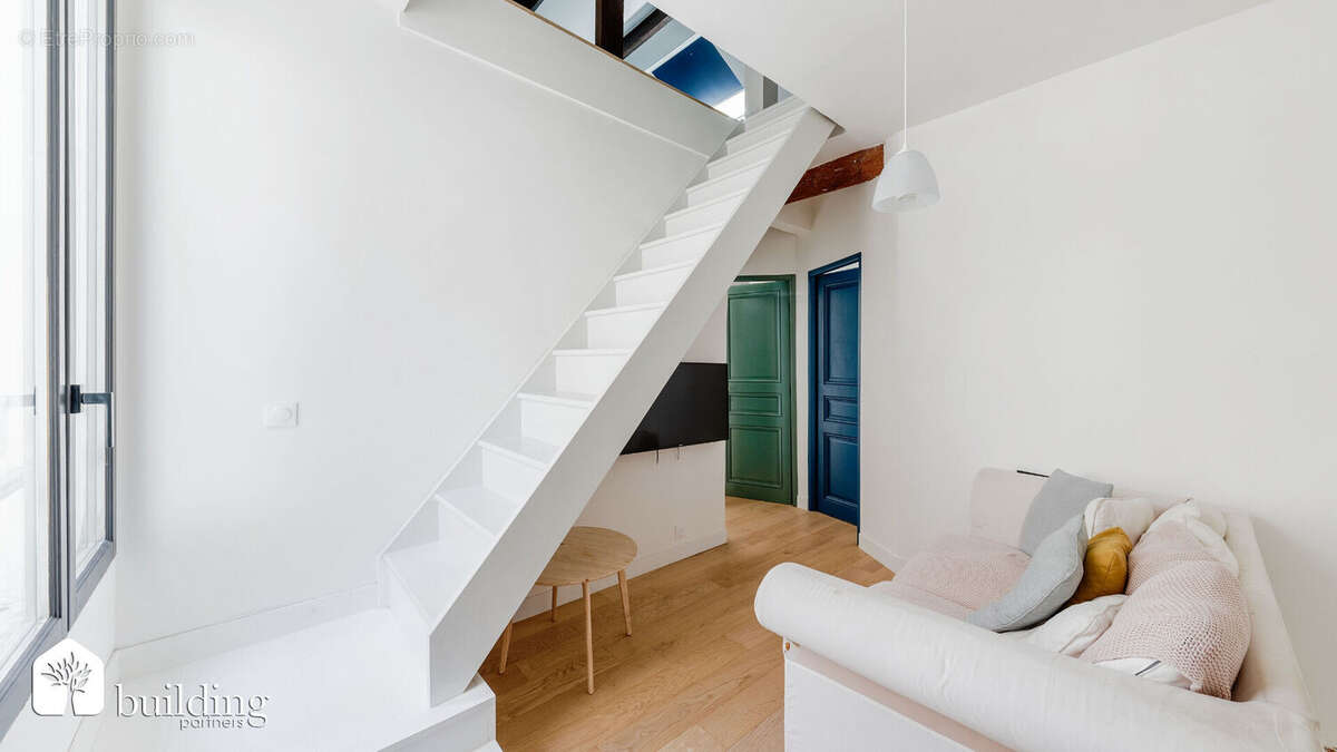À vendre - Levallois-Perret Parc des 5 Continents - Maison ancienne rénovée avec terrasses de 139 m² - photo 12